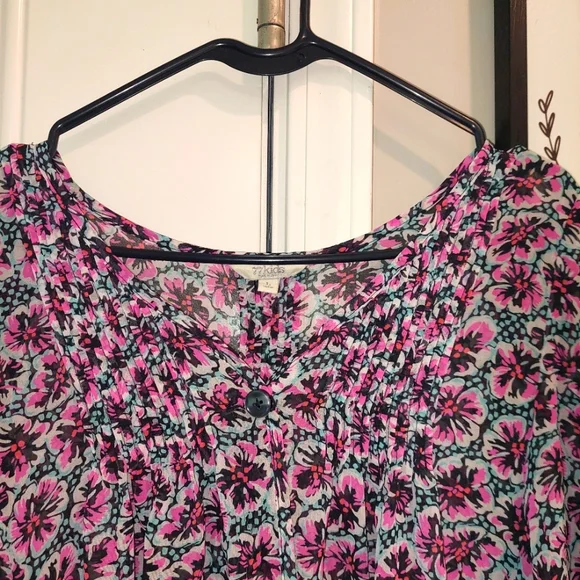 💚Angel Wing Floral Top - Picture 2 of 3